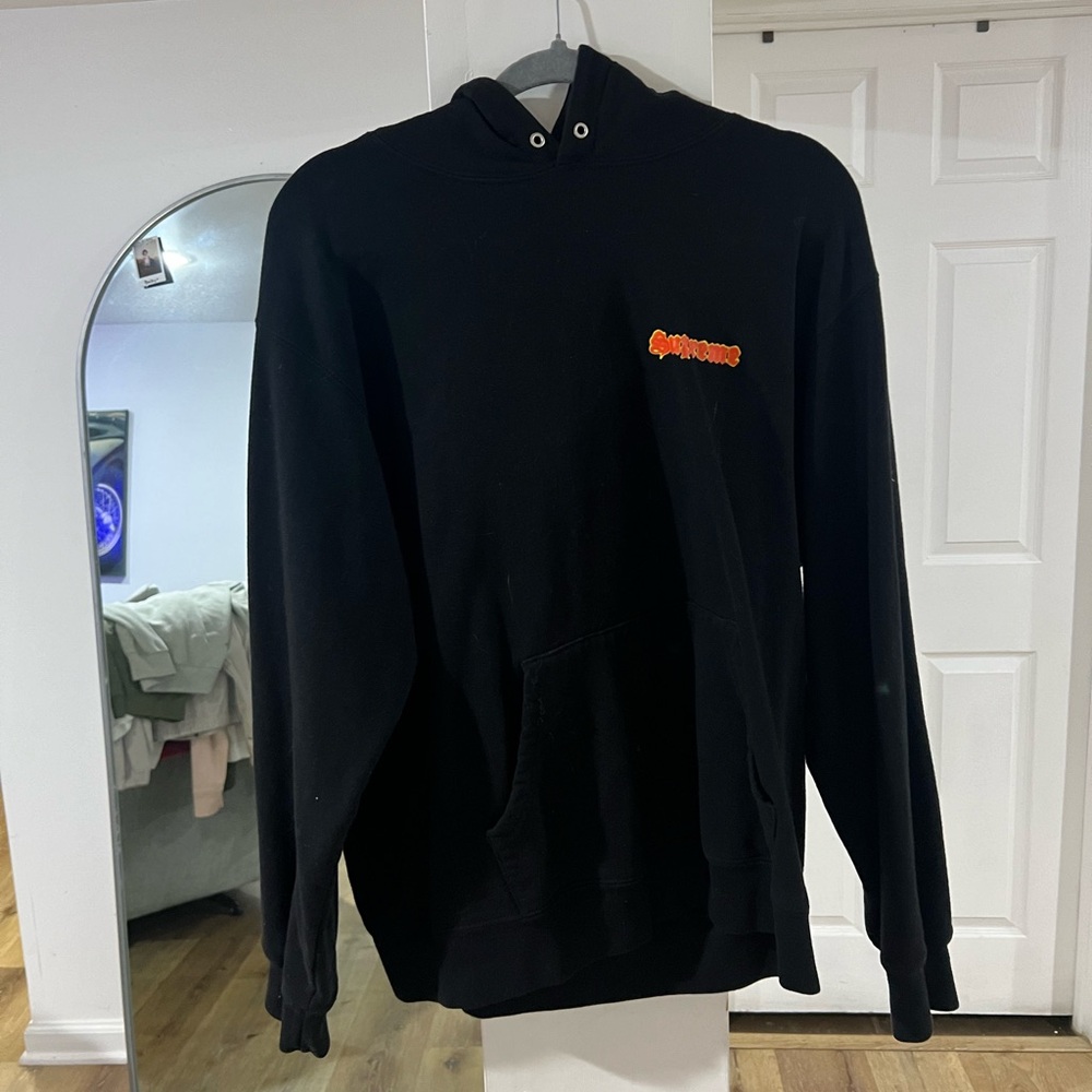 supreme hoodie size m runs a little small